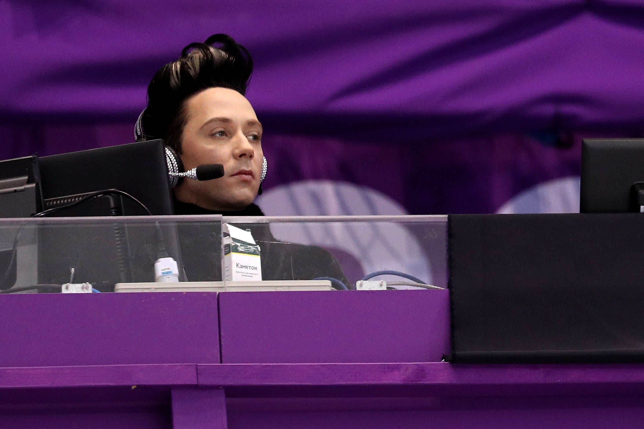 Johnny Weir wore two small birds in his hair Johnny Weir wore two small birds in his hair