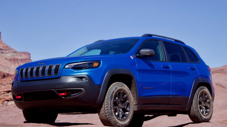 Is the 2019 Jeep Cherokee Trailhawk as capable as the Wrangler?