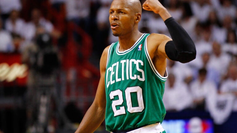 Download Ray Allen in action for the Seattle SuperSonics Wallpaper