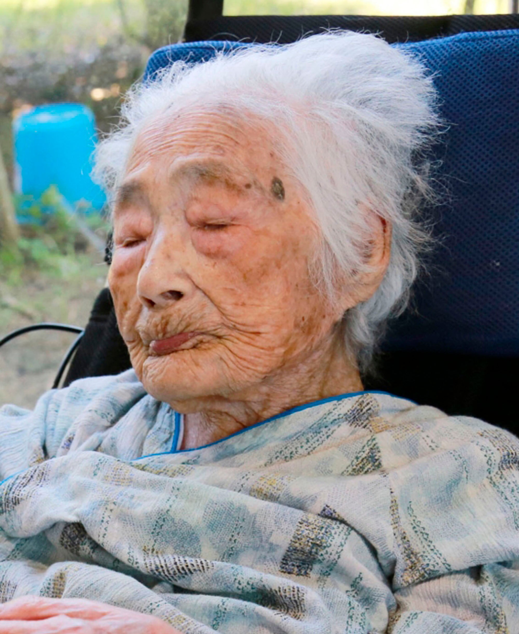 Максимально прожил человек. Долгожитель Наби Тадзима. Наби Тадзима японская долгожительница. Наби Тадзима фото.