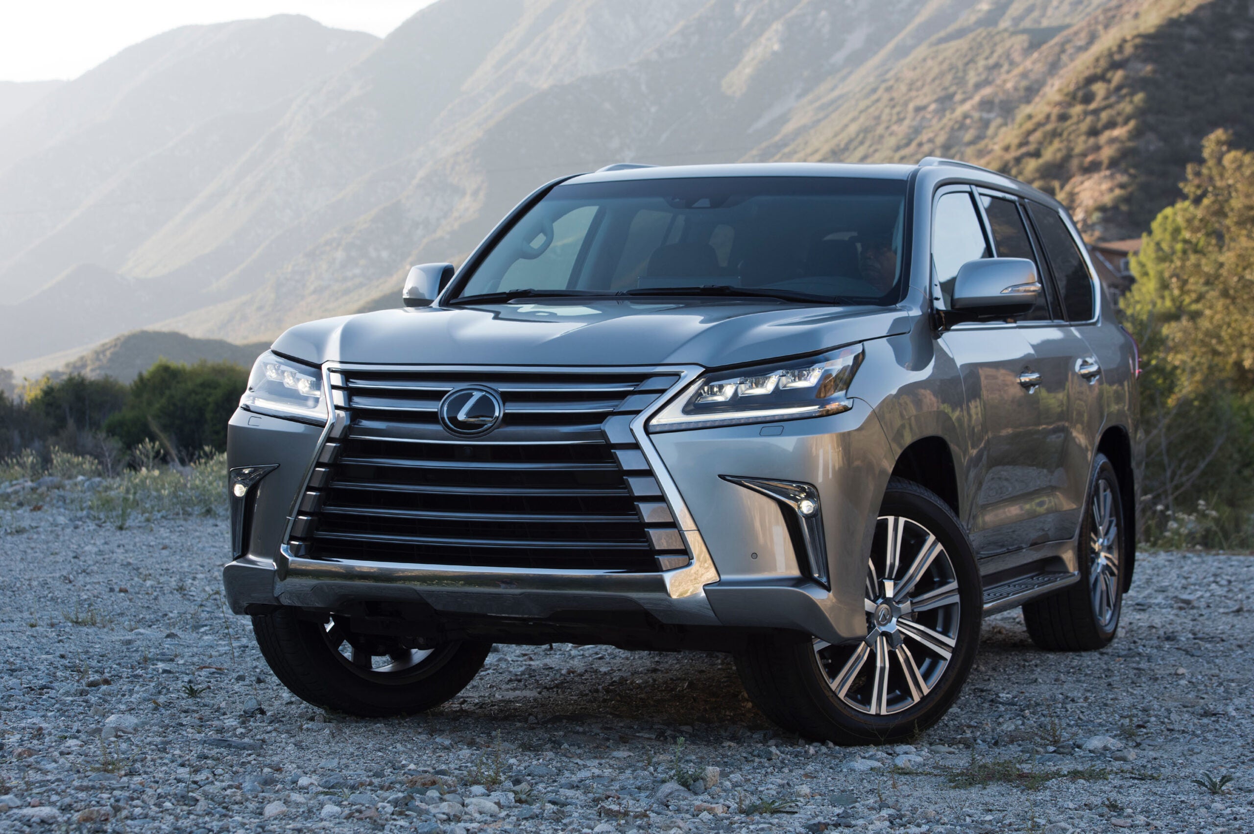 Check Out These 7 Luxury Suvs With True Four Wheel Drive 