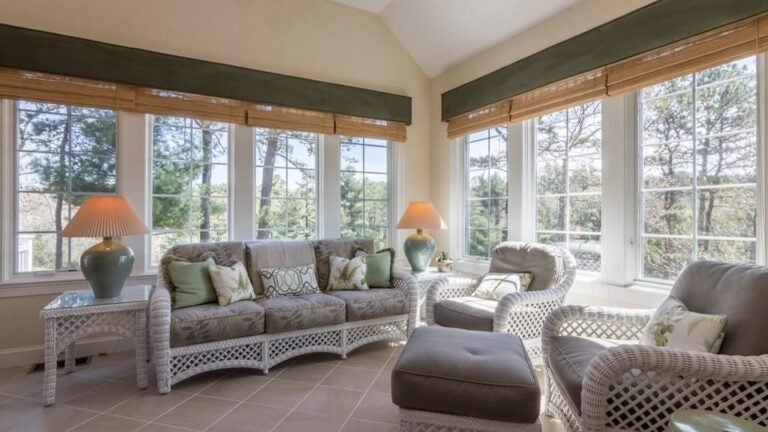 25-Hitching-Post-Plymouth