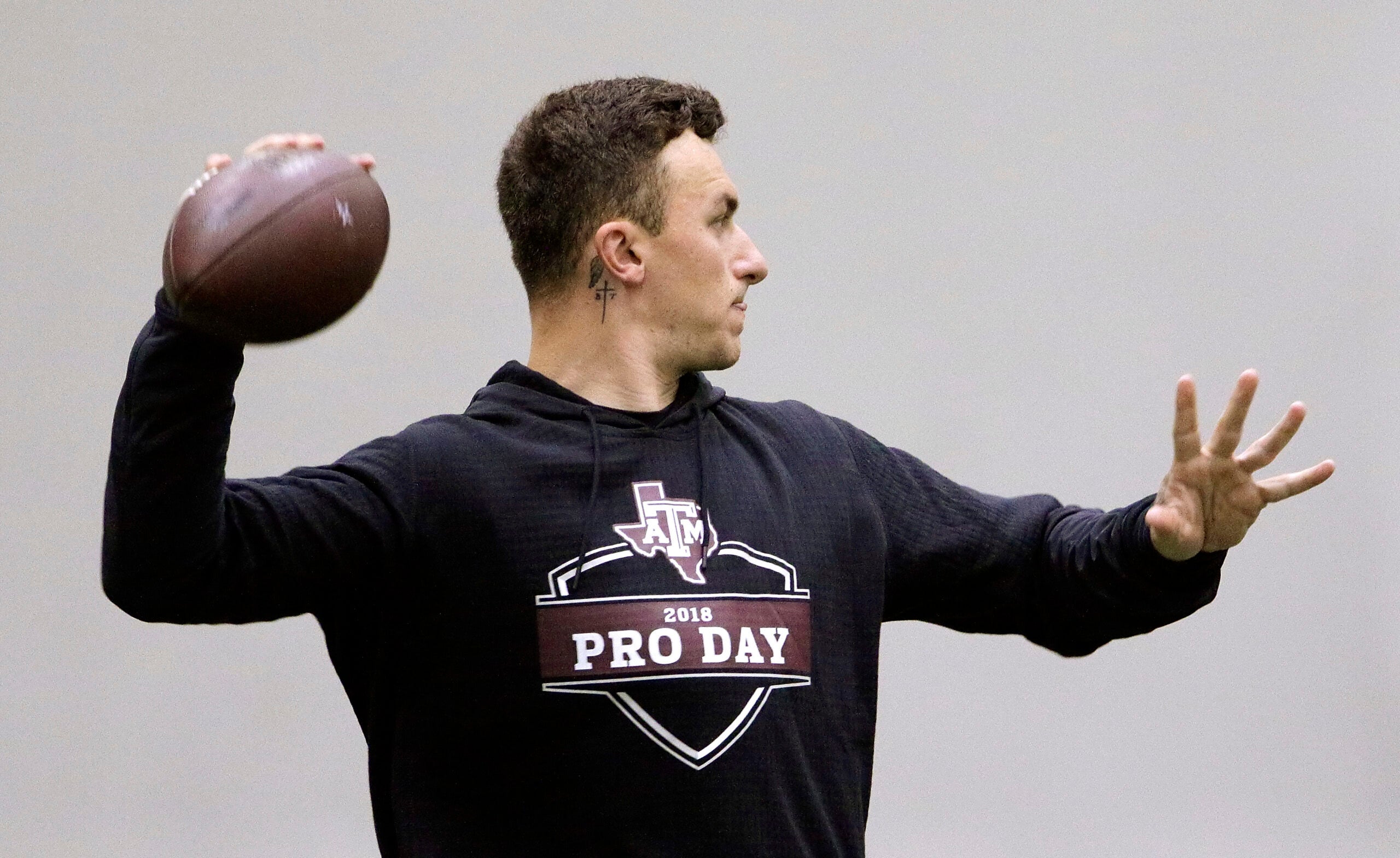 Johnny Manziel signs with CFL in path back to football