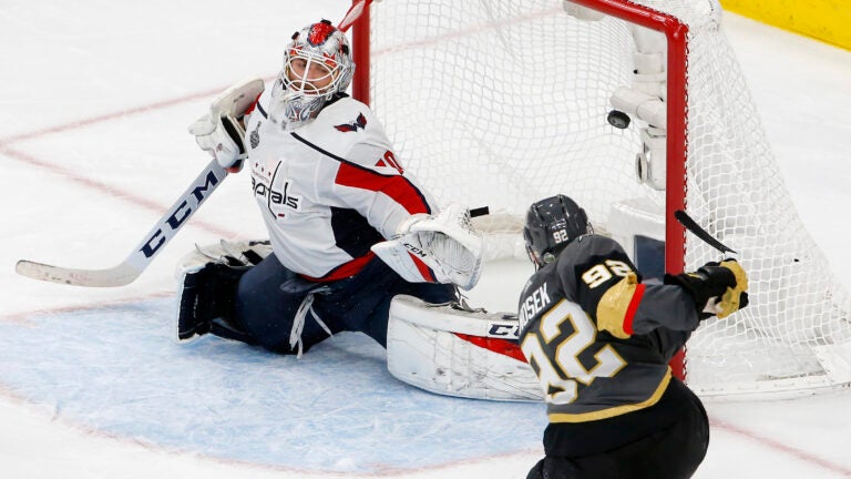 Braden Holtby, Tomas Nosek