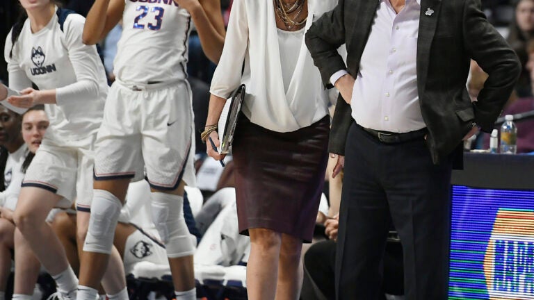 Geno Auriemma, Chris Dailey