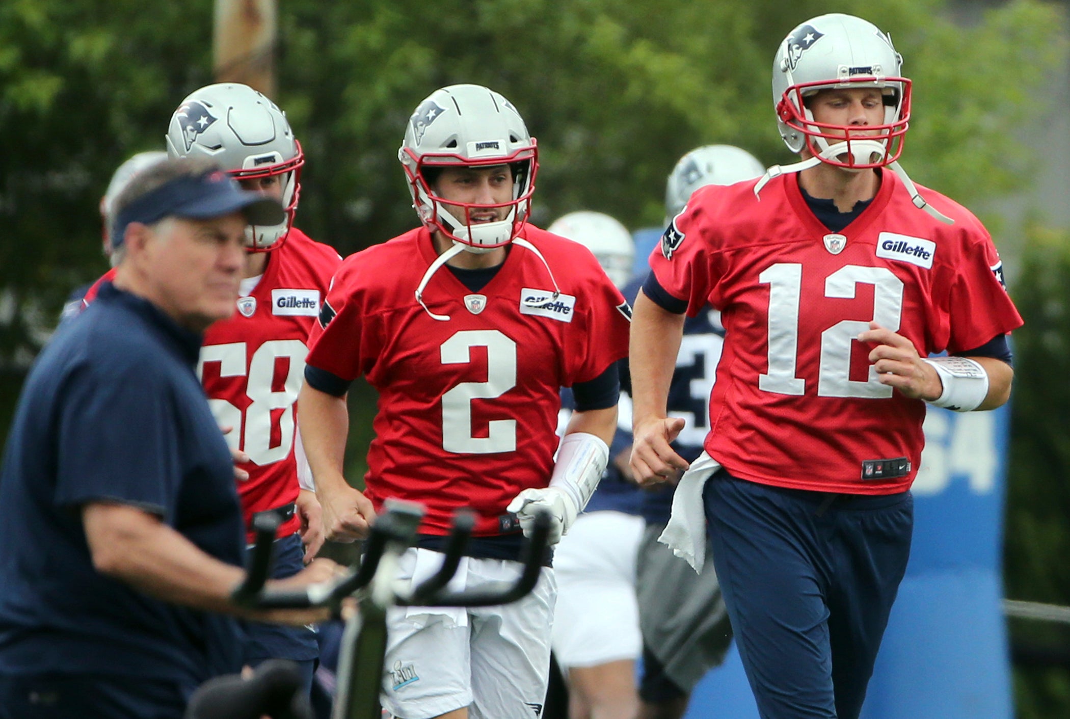 LOOK: Tom Brady trades his jersey away after Patriots' loss to