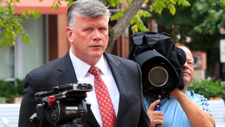 Judge postpones Paul Manafort trial until next week