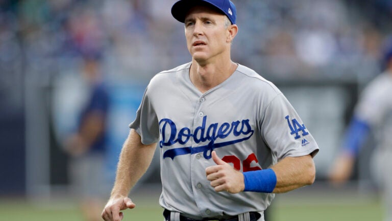 Chase Utley agrees to Dodgers trade, ending 13-year run with Phillies