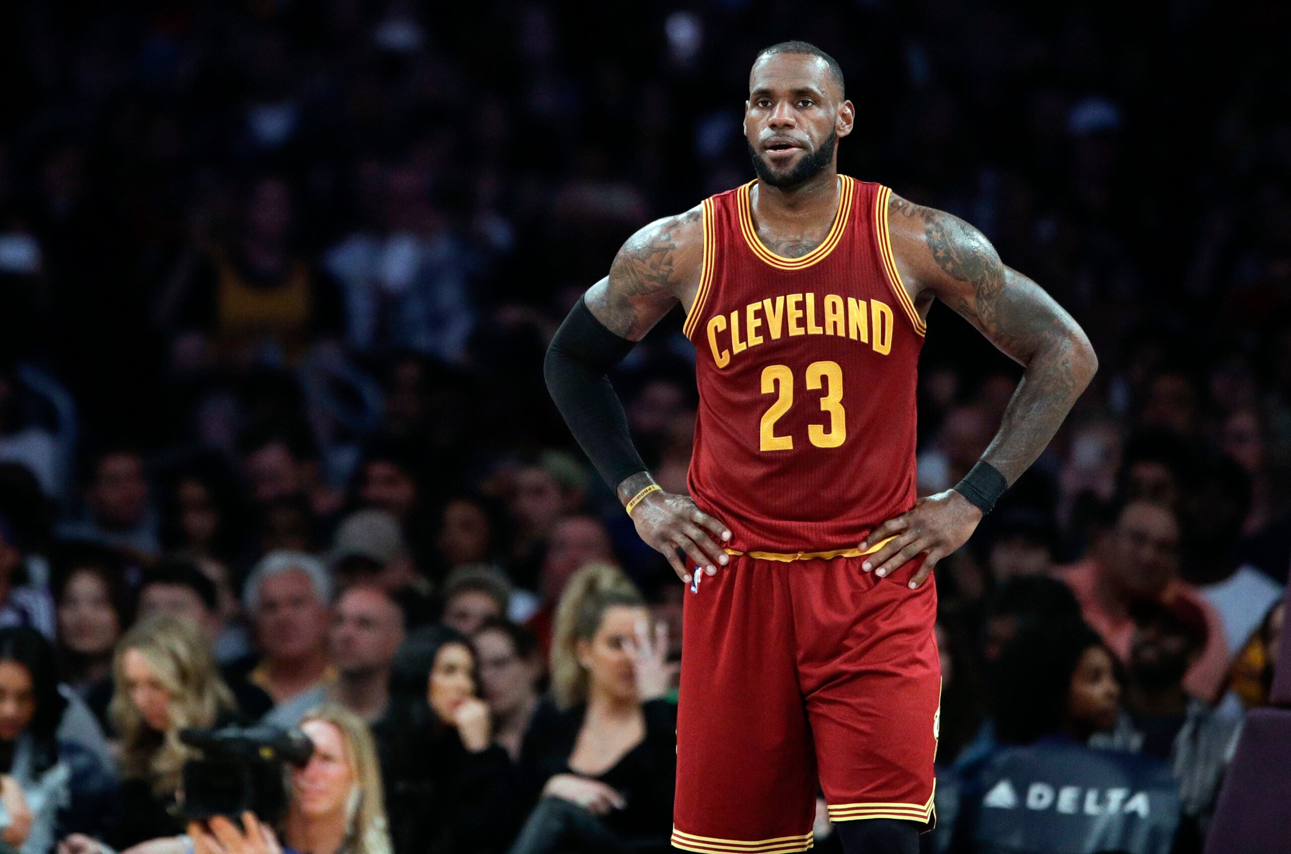 Download Lebron James shows off his Cleveland Cavaliers Jersey