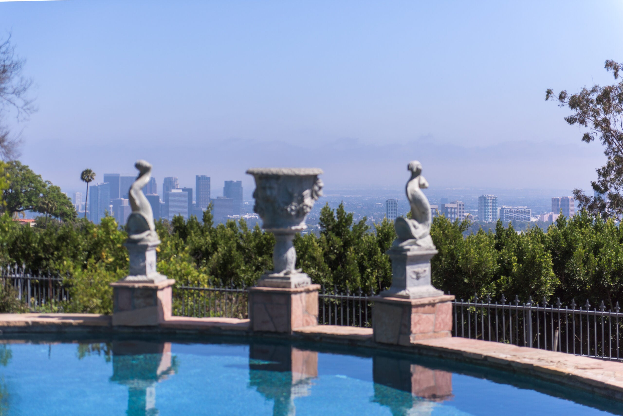 Elizabeth Taylor's Beverly Hills house listed for 15.9 million