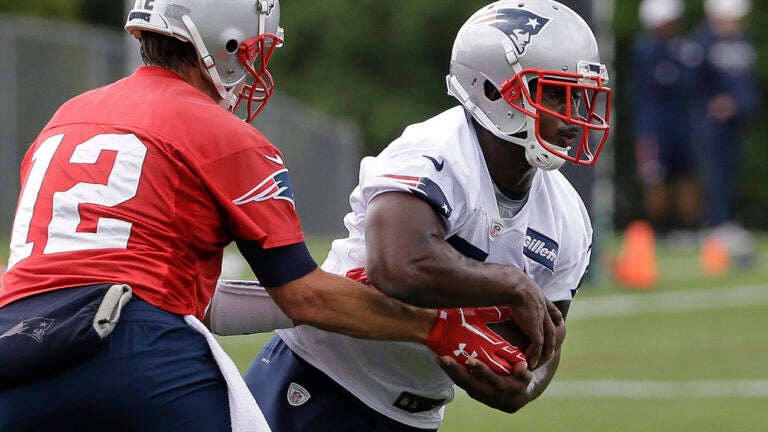 Tom Brady hands off to Sony Michel at Patriots minicamp.