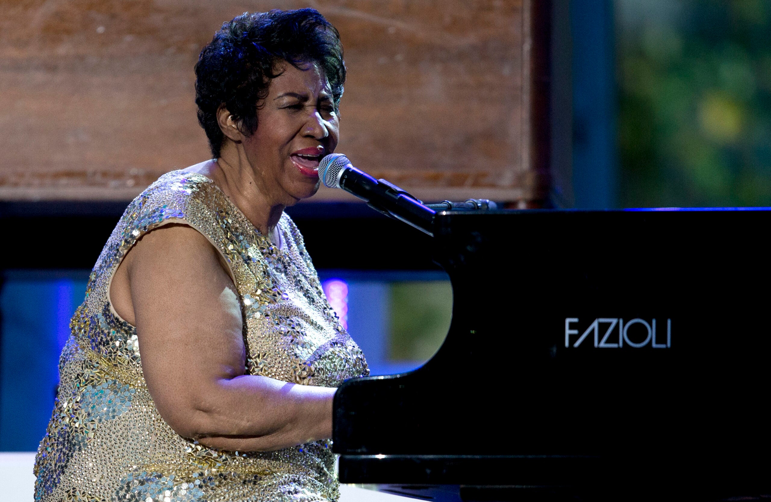 AP Source: Aretha Franklin Is Seriously Ill