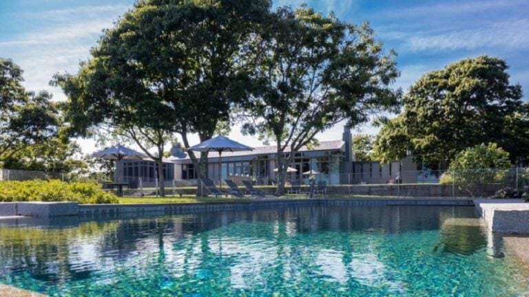 Obamas-Martha's-Vineyard-Vacation-Home