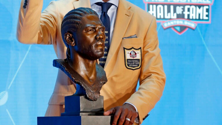 News Blitz 4/5: Randy Moss a Patriots Hall of Famer?