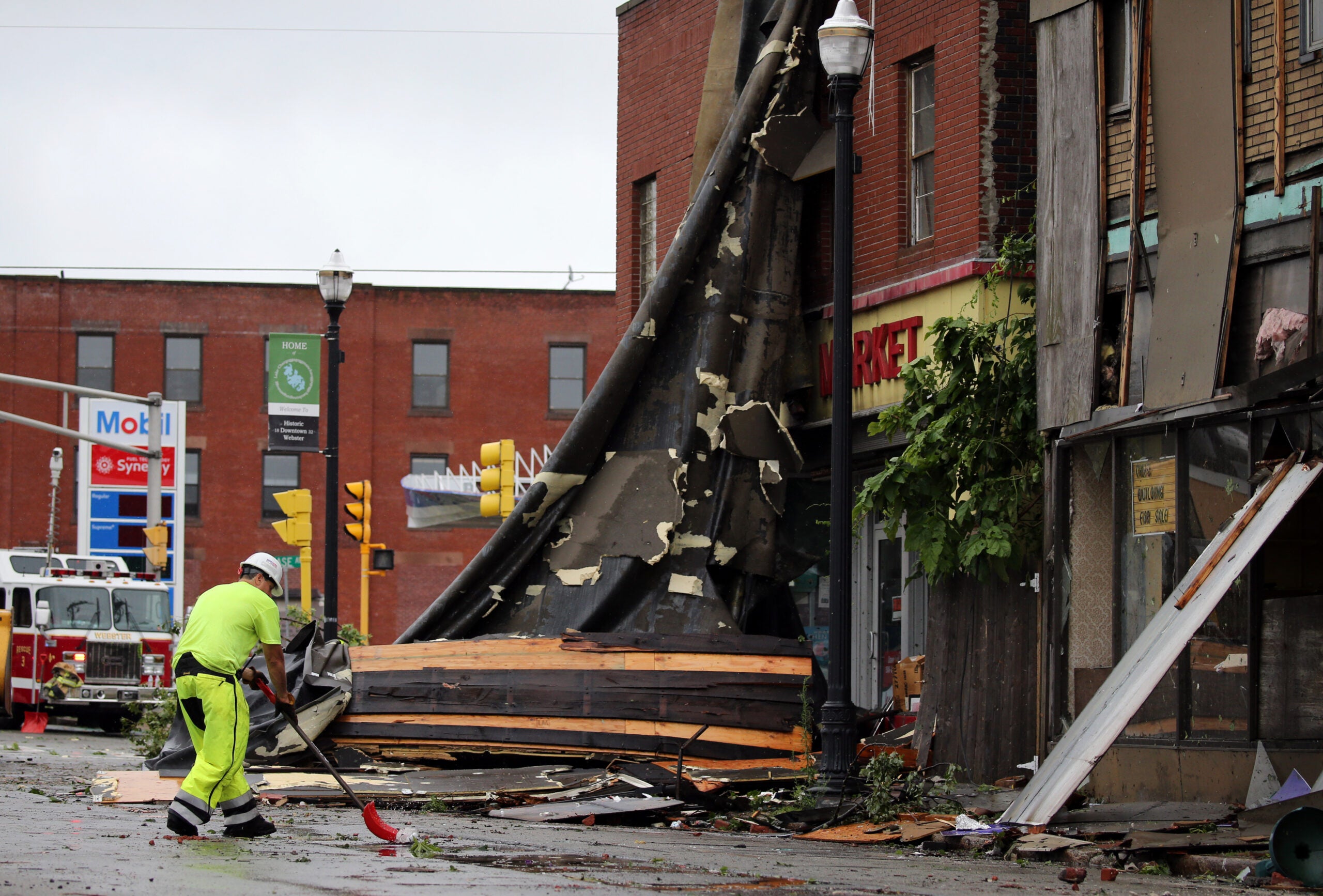 Officials confirm tornado touched down in Massachusetts