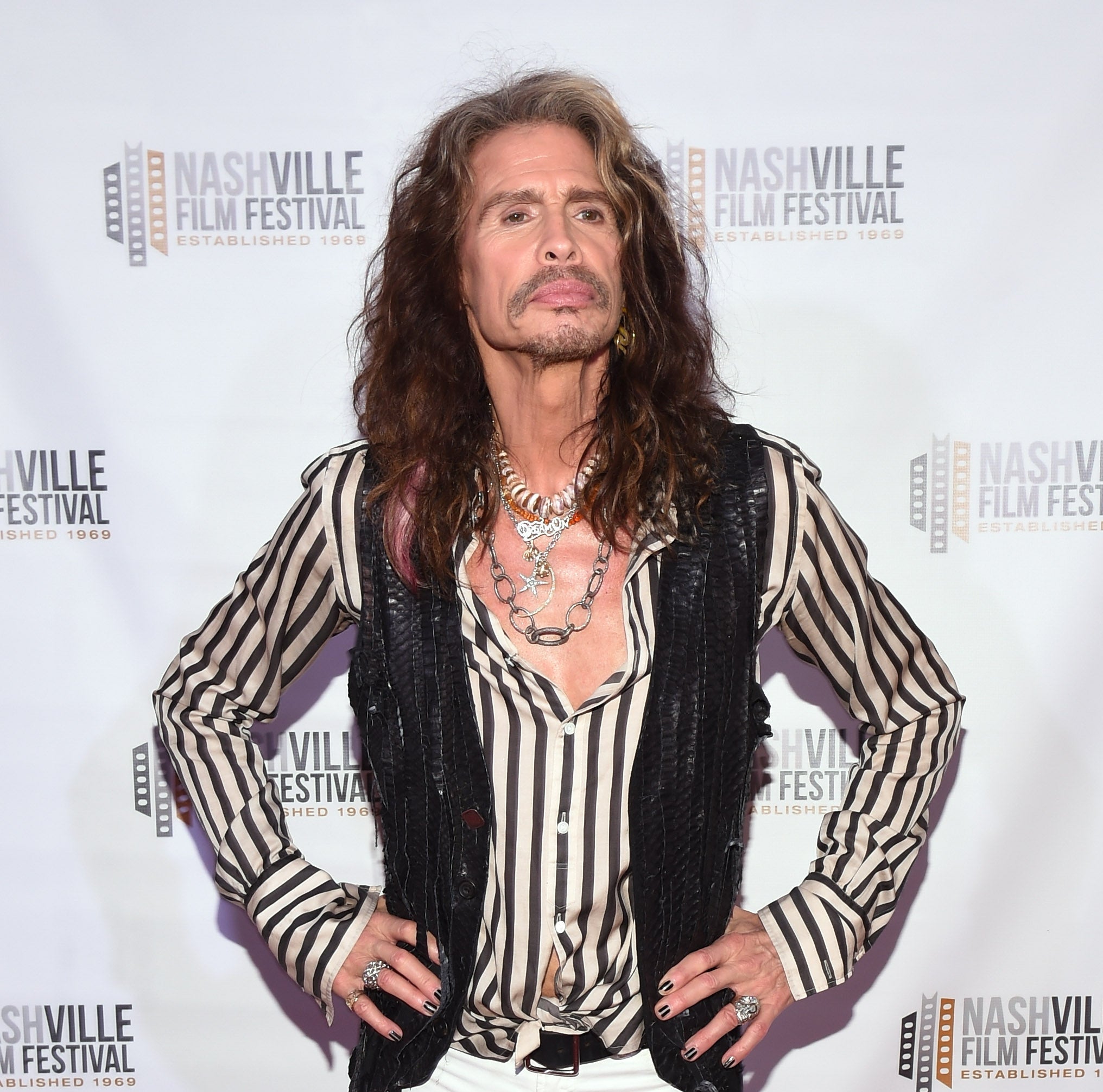 Steven Tyler of Aerosmith sings the National Anthem at Game 1 of the  News Photo - Getty Images