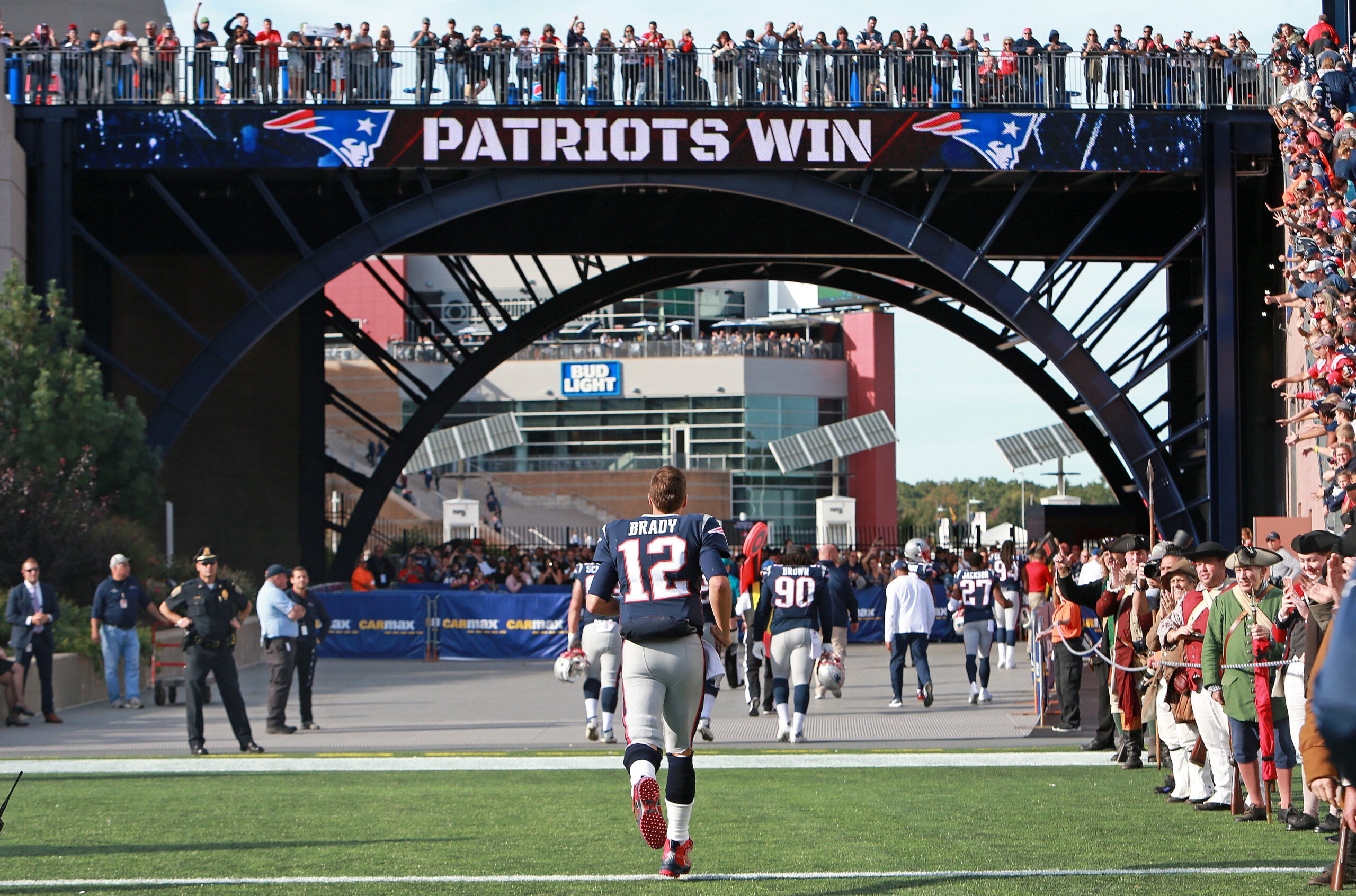 Watch Tom Brady start a new tradition at Gillette Stadium