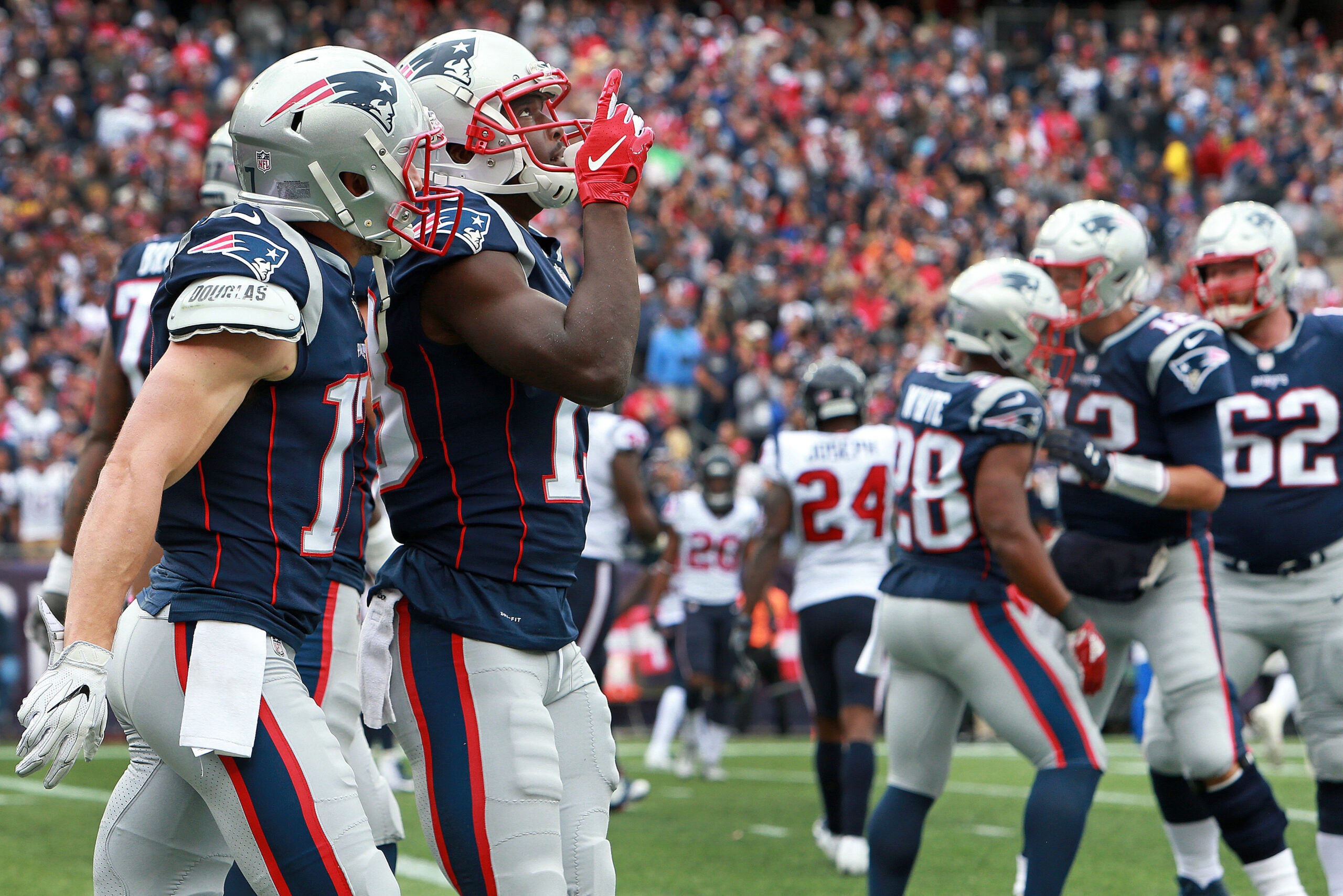 Brady, Gronk Open Season With 27-20 Win Over Texans