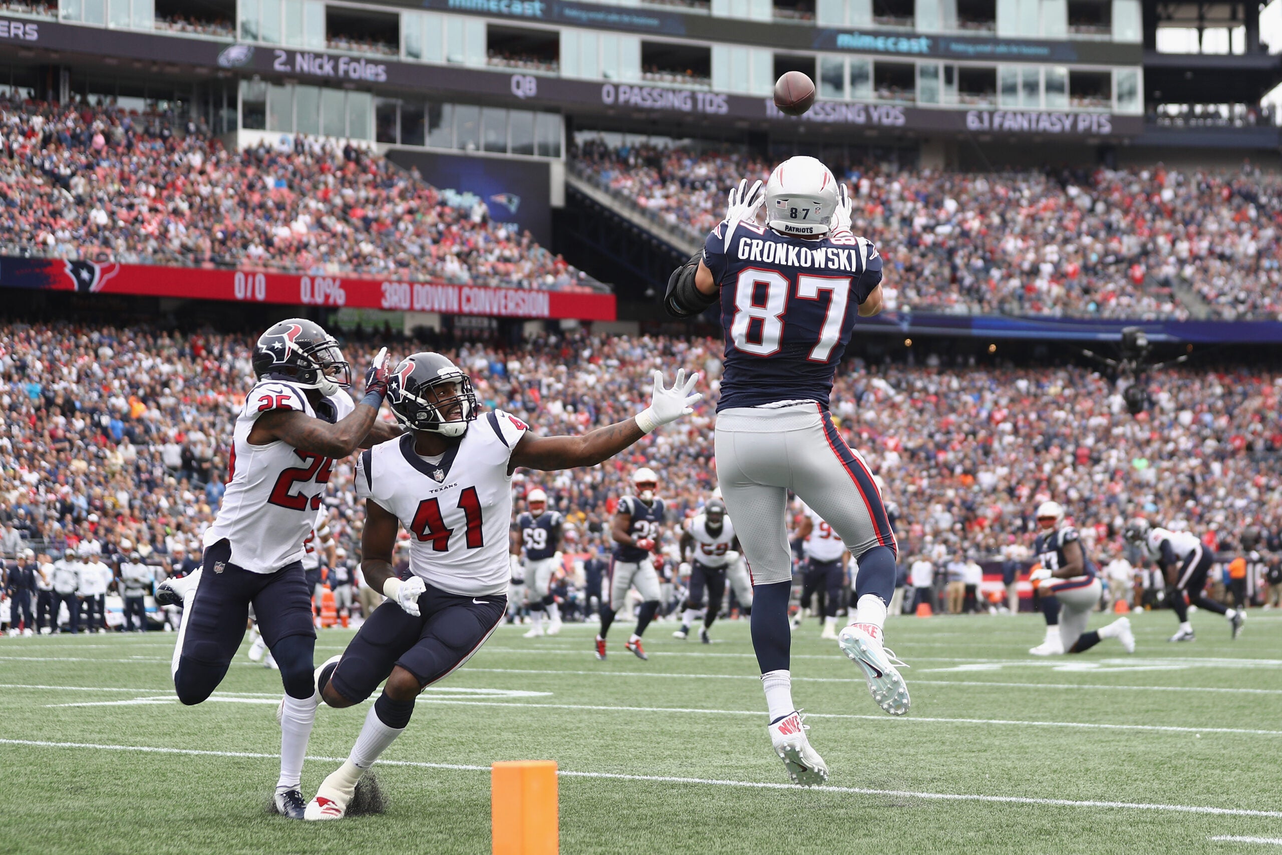 Tom Brady has TD in pre-season debut as Pats fall to Texans