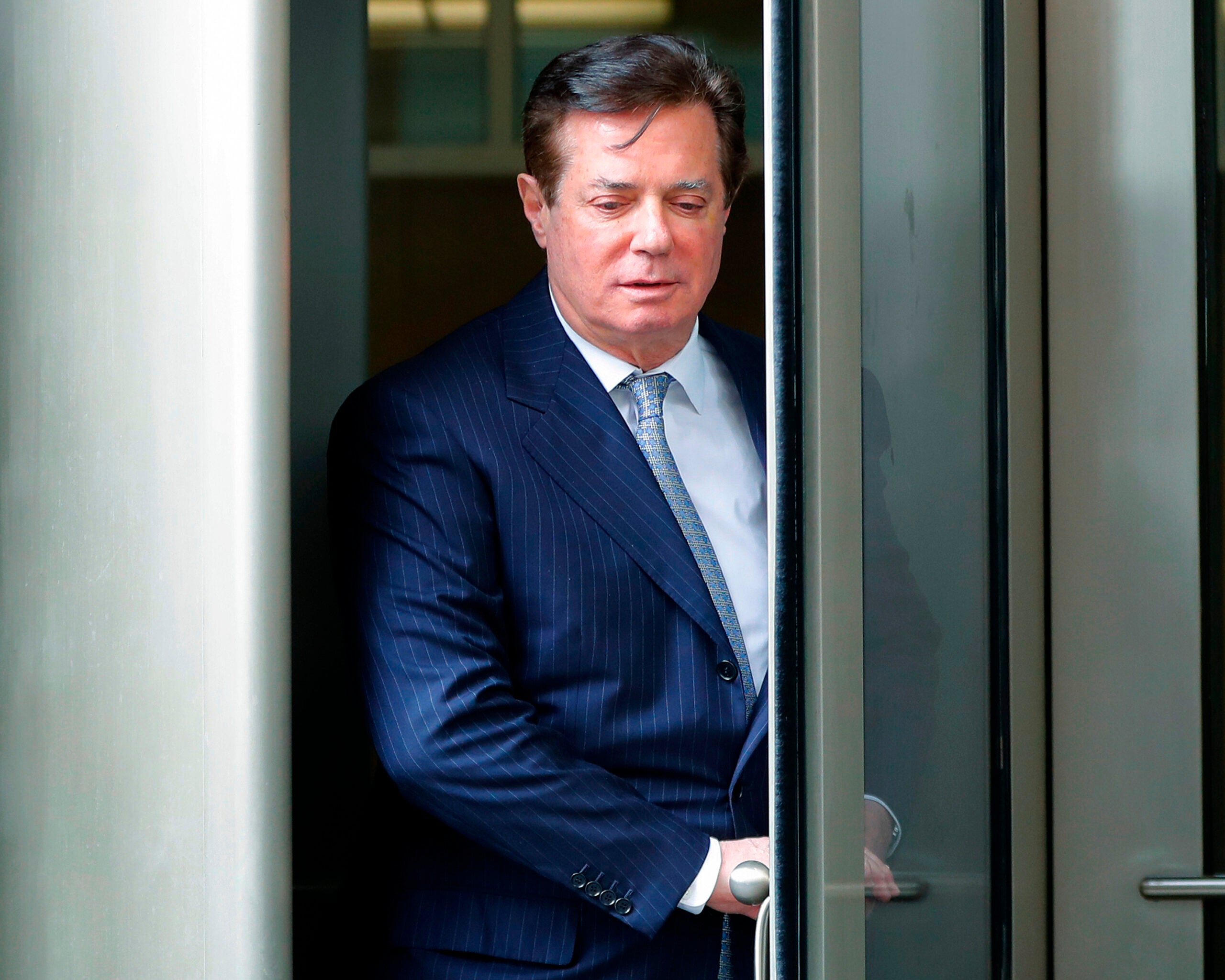 Paul-Manafort-Leaves-Courthouse