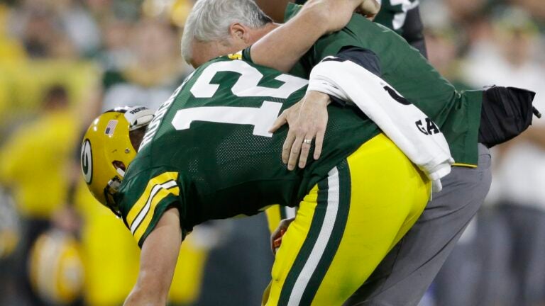 Packers' Aaron Rodgers returns after knee injury
