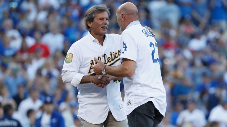 Ex-A's closer Dennis Eckersley gets apology from Kirk Gibson