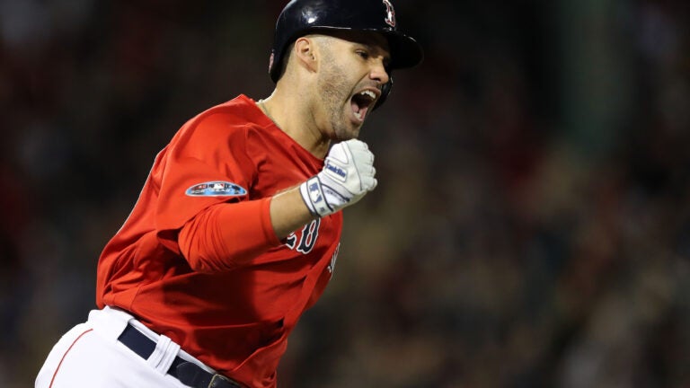 J.D. Martinez decides to remain with Red Sox