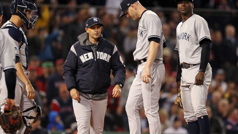 Aaron Boone makes a Yankees pitching change.