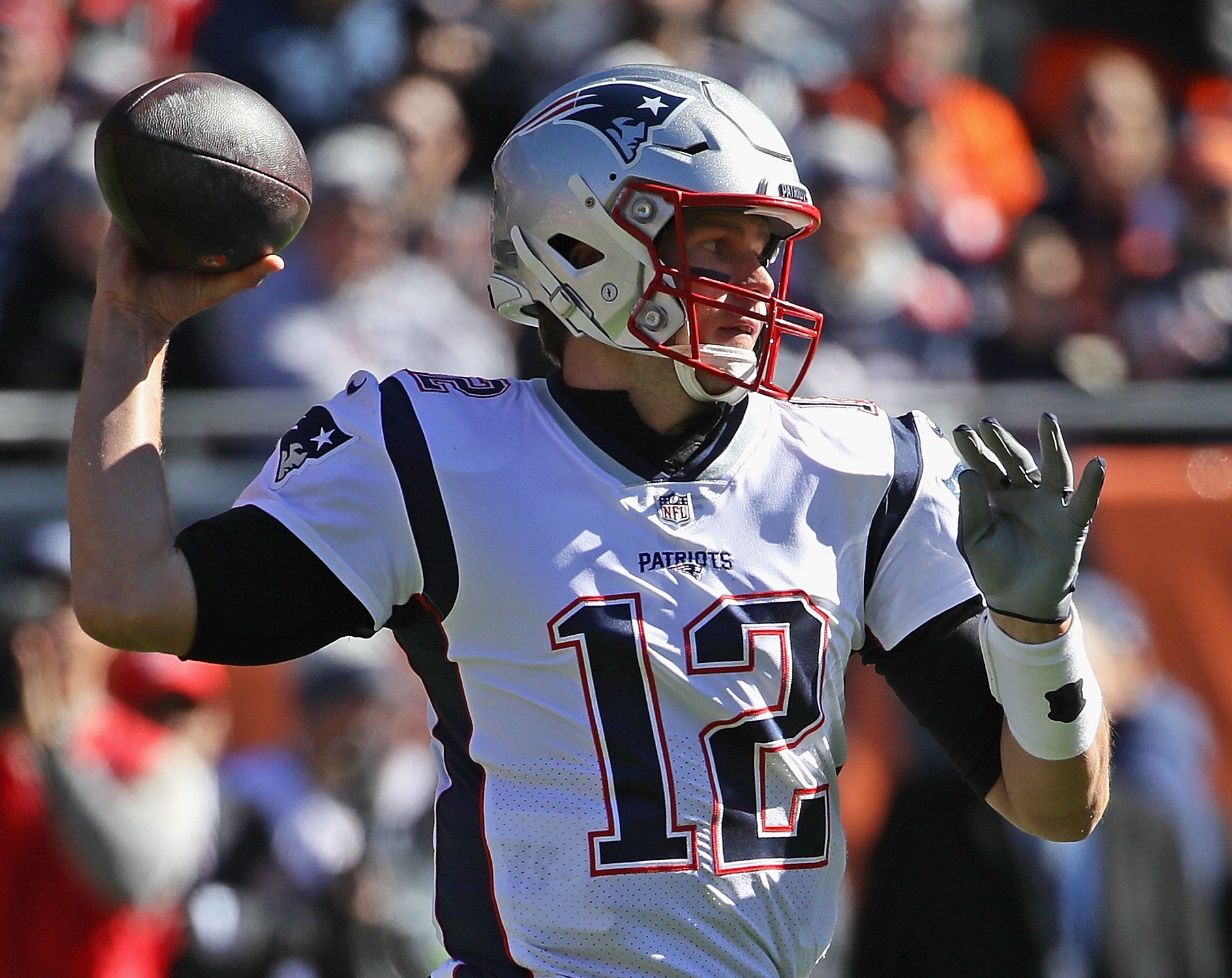 Tom Brady Throws 3 TDs, Patriots Hang On To Beat Bears 38-31