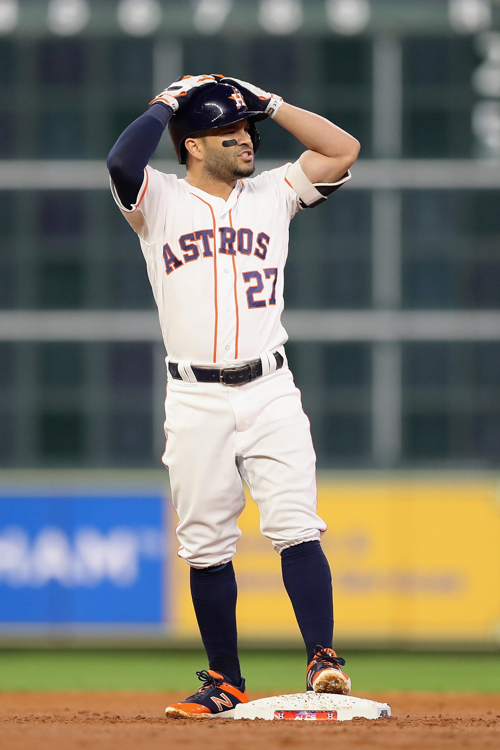 Fan interferes on possible Altuve HR in Astros 8-6 ALCS loss