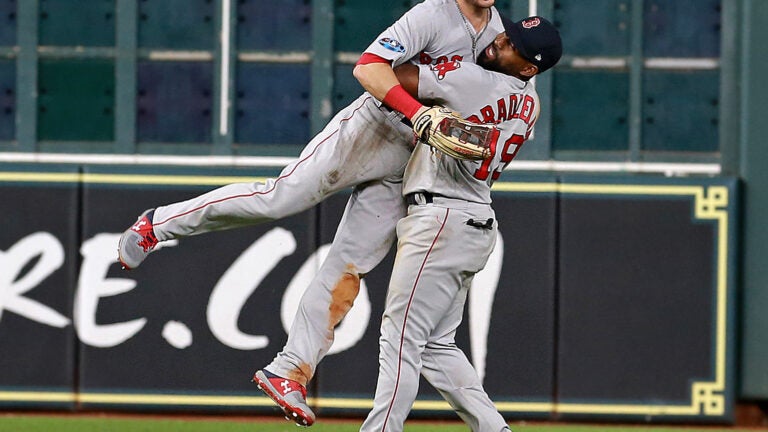 Andrew Benintendi makes outstanding World Series Game 2 catch