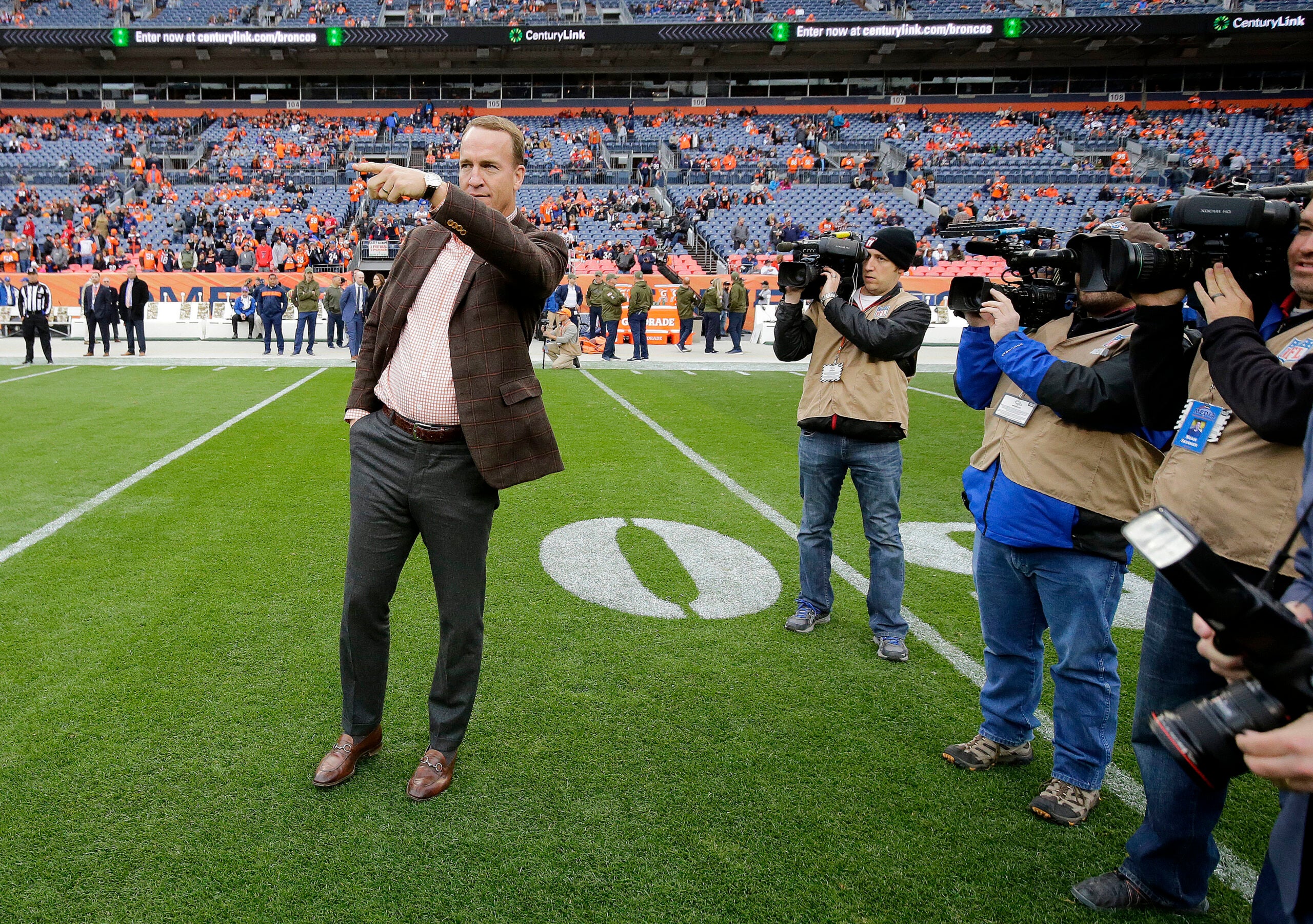 ESPN reportedly is pressing Peyton Manning to join 'Monday Night Football'