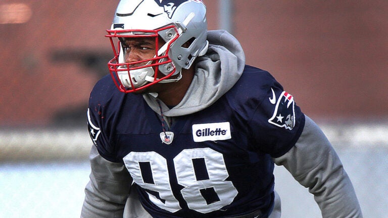 Patriots DE Trey Flowers, one of the top available free agents, reportedly  recovering from shoulder surgery 