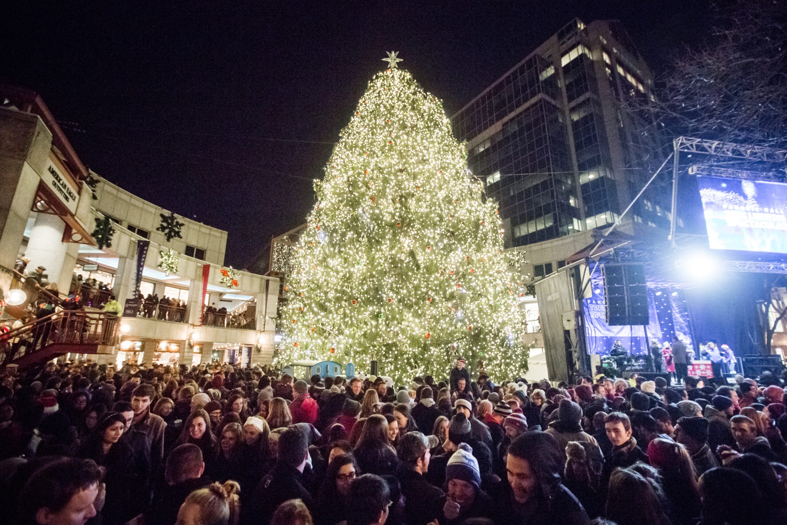 Faneuil hall outlet christmas tree