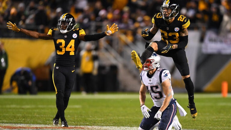 The Steelers hold on to defeat the Patriots, 17-10