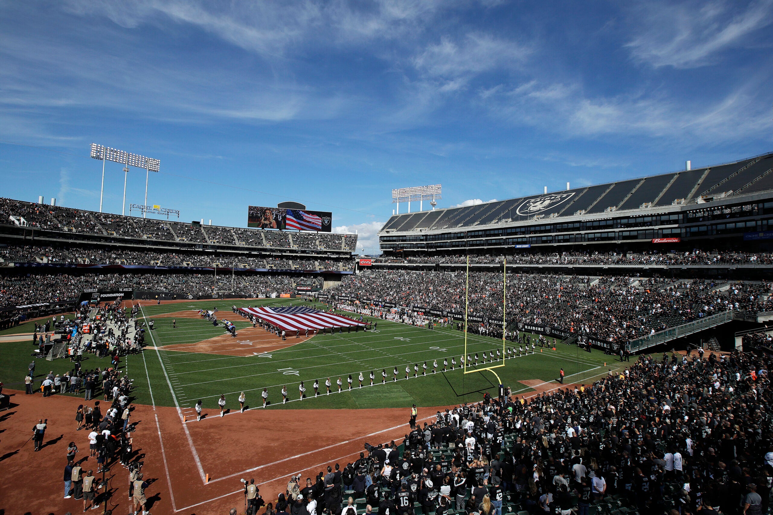 Merry Christmas, Oakland': Raiders beat Broncos in home finale, Raiders/NFL