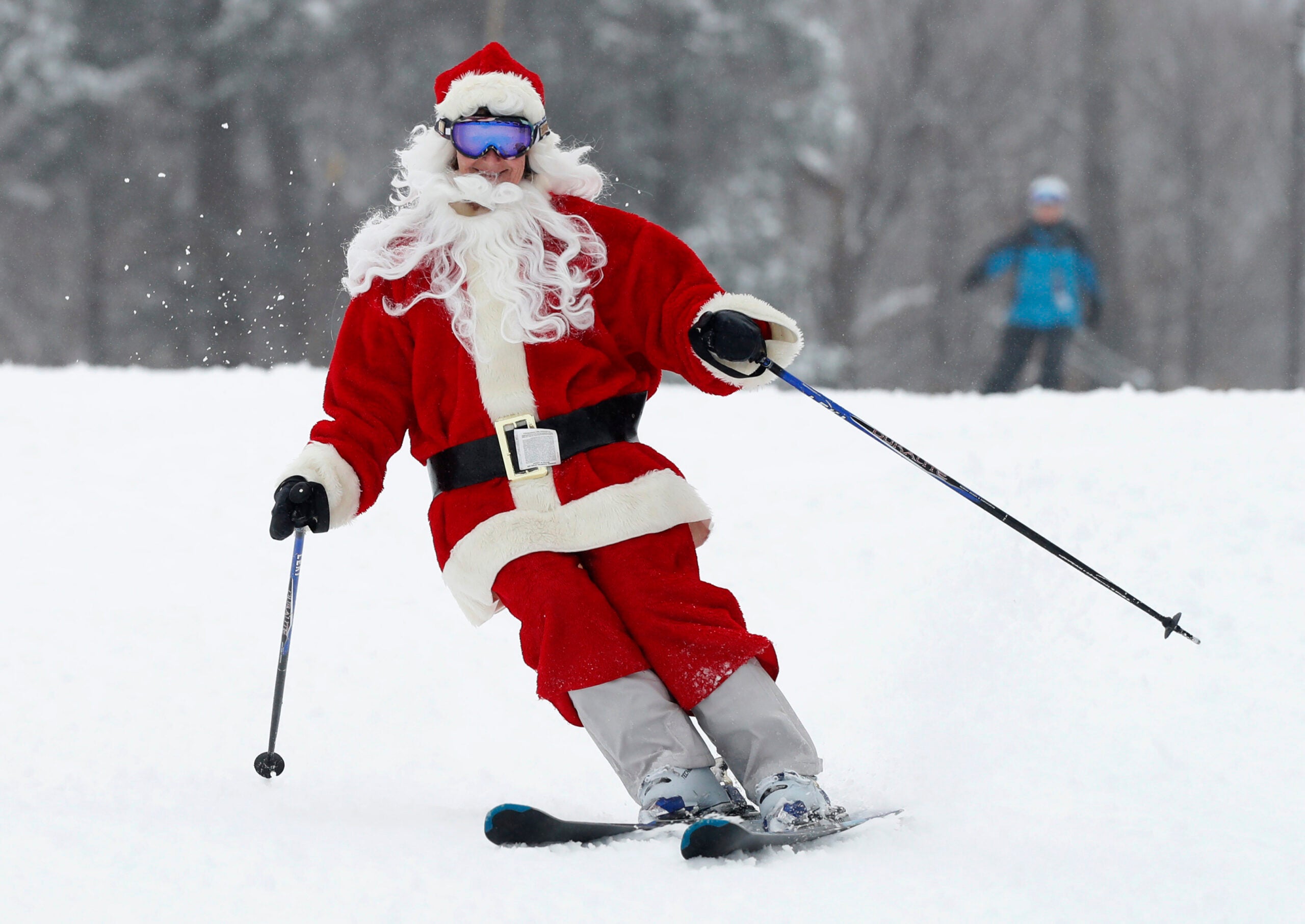 Hundreds Of Skiing Santas Hit The Slopes For A Good Cause 