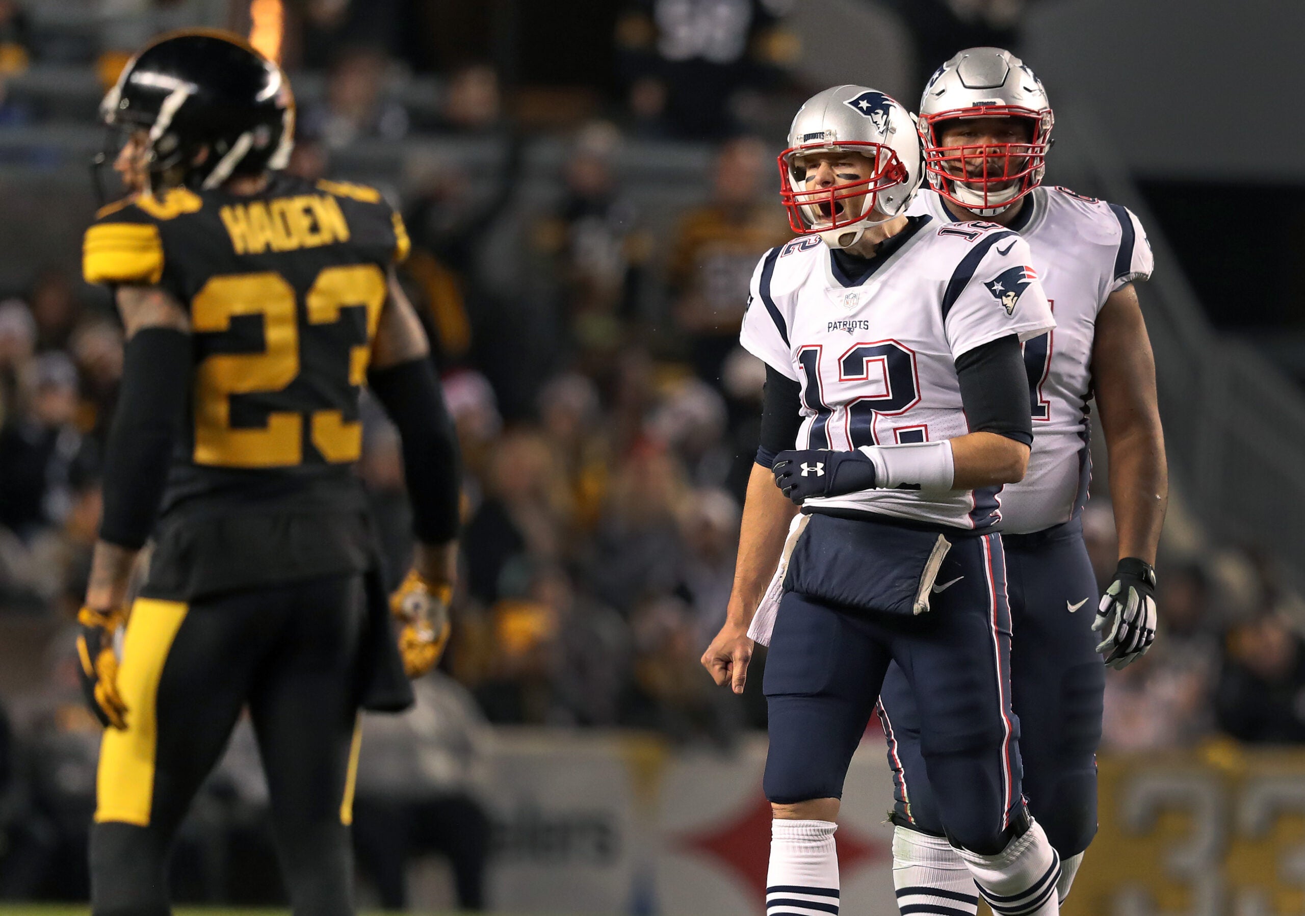 Patriots unbeaten at home, 3-5 on the road. What gives?