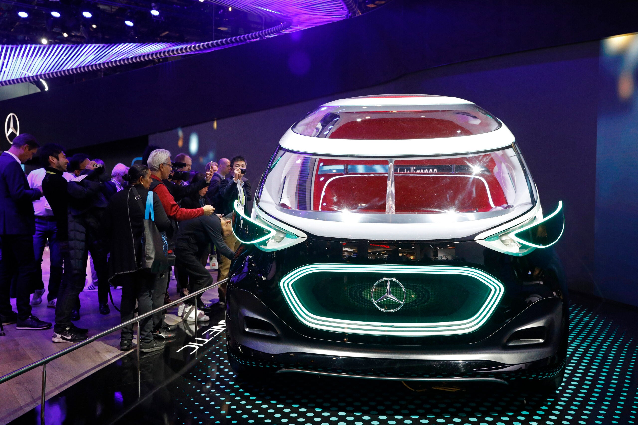 Edmunds highlights top car tech trends from CES