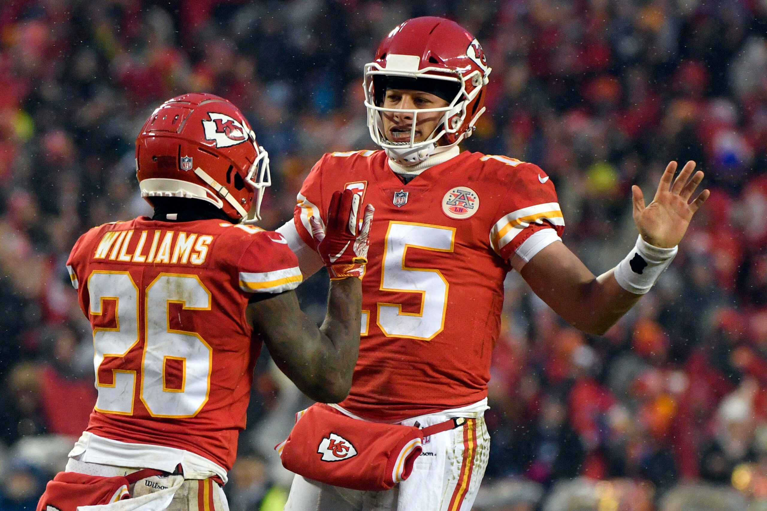 Chiefs crush Steelers, claim 6th straight AFC West title