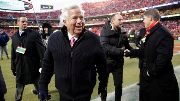 Kenny Chesney watches Super Bowl with Patriots owner