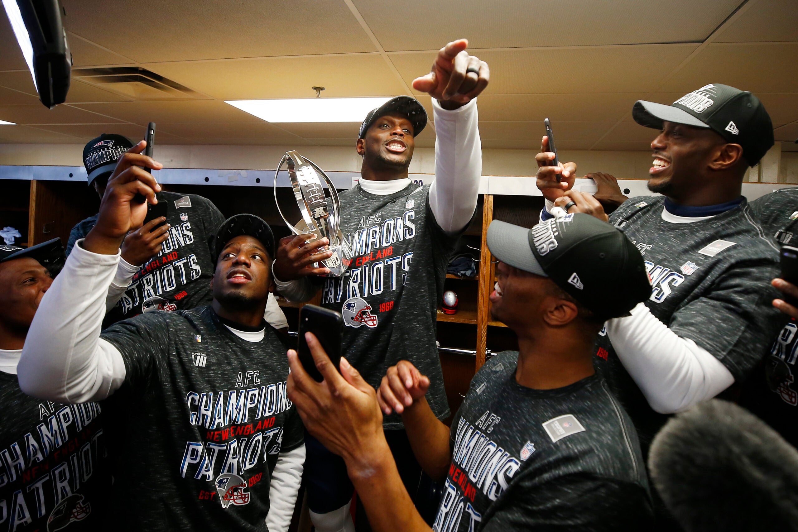 Watch The Patriots Emotionally Enter Their Locker Room After Beating ...