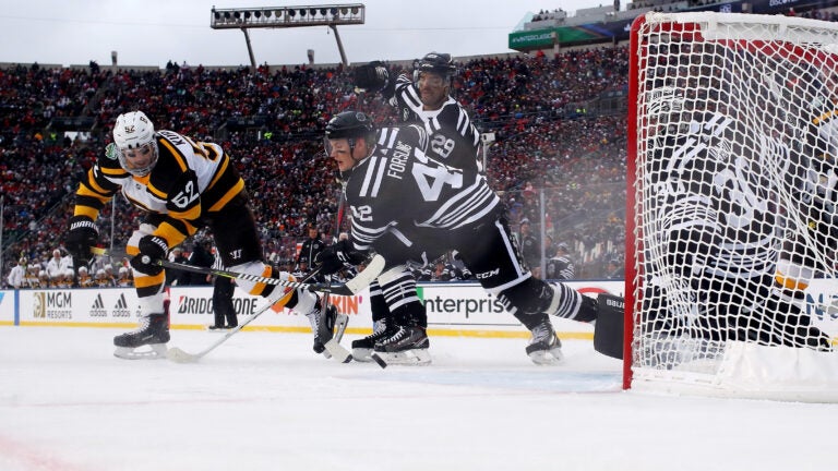 2019 Winter Classic: Blackhawks lose to Bruins, but the charge is worth  watching - Chicago Sun-Times