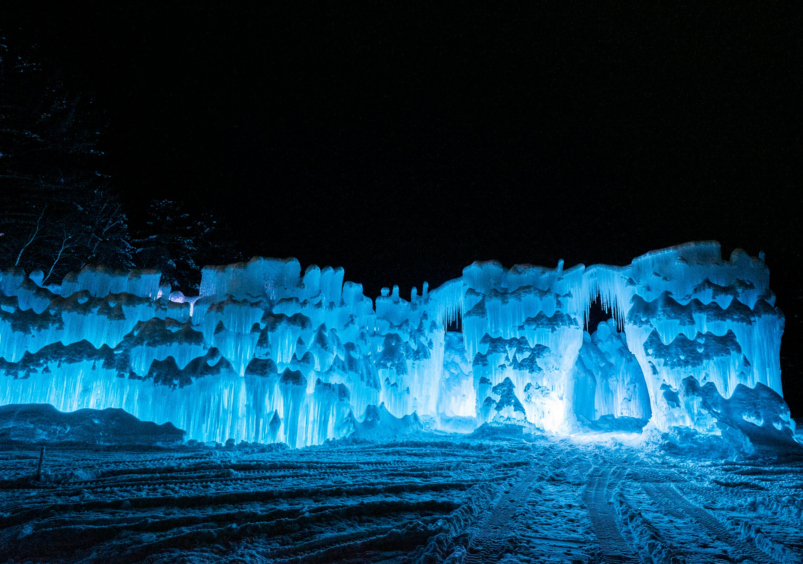 New Hampshire's Ice Castle attraction is looking for some help