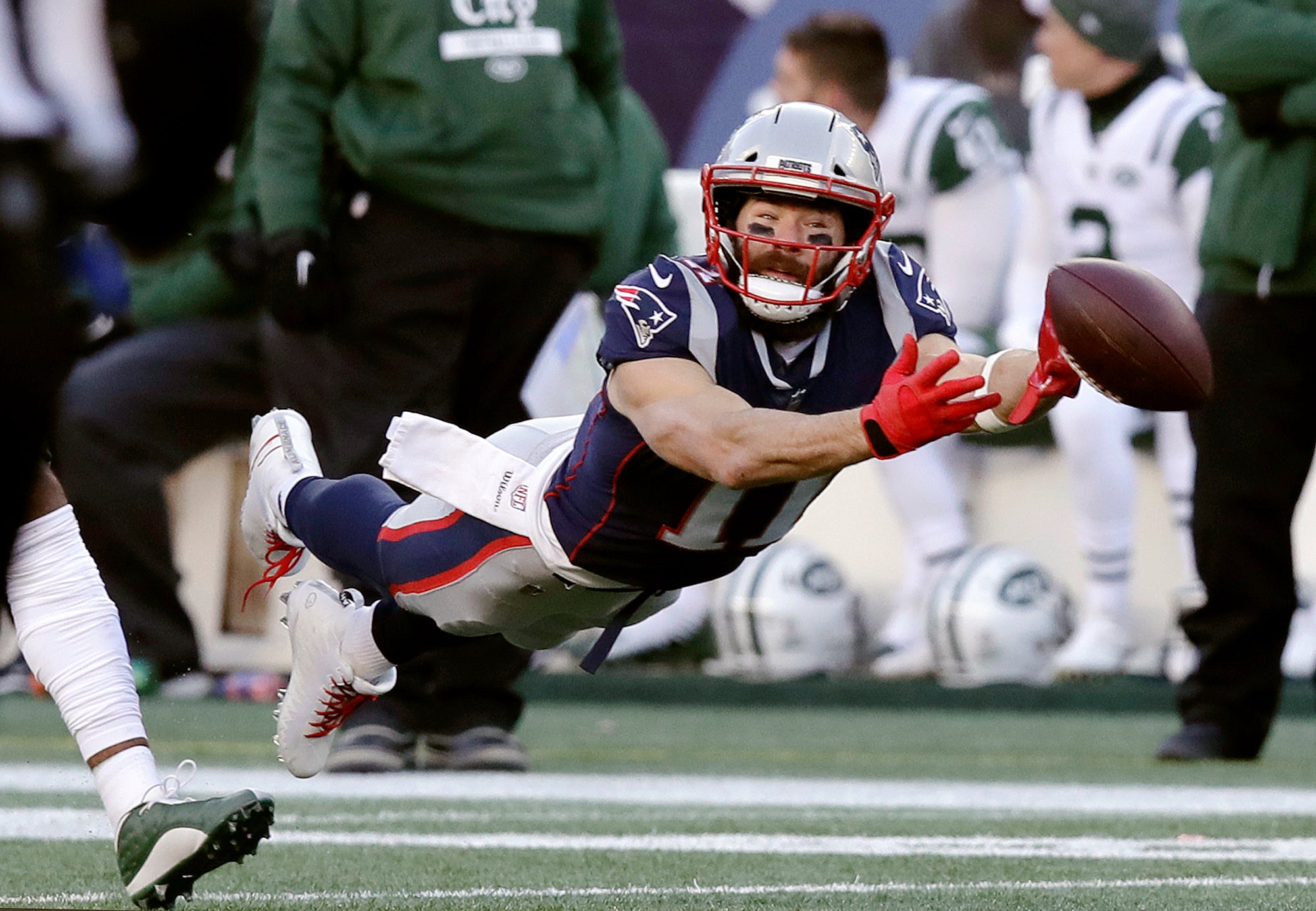 Tom Brady, Julian Edelman tease Patriots fans about 'unretiring