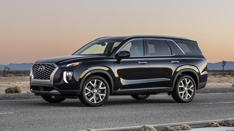 Hyundai aims high with the 2020 Palisade 3 row family crossover SUV