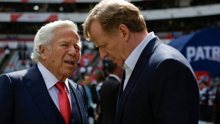 Robert Kraft and Roger Goodell in Mexico City in 2017.