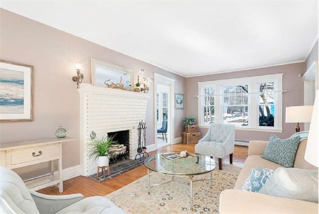 2-Winthrop-Avenue-Marblehead-Living-Room