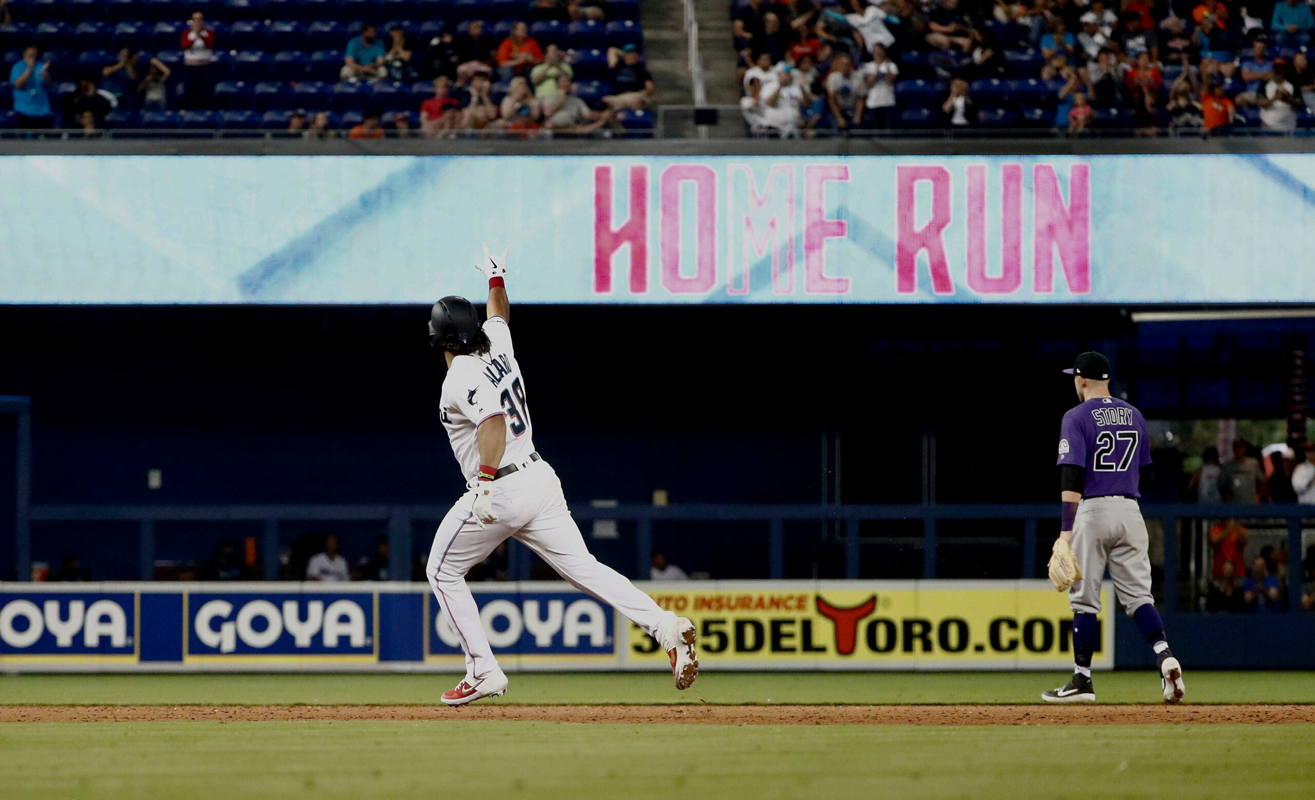 Robinson Cano hits 3-run HR, Yankees beat Diamondbacks