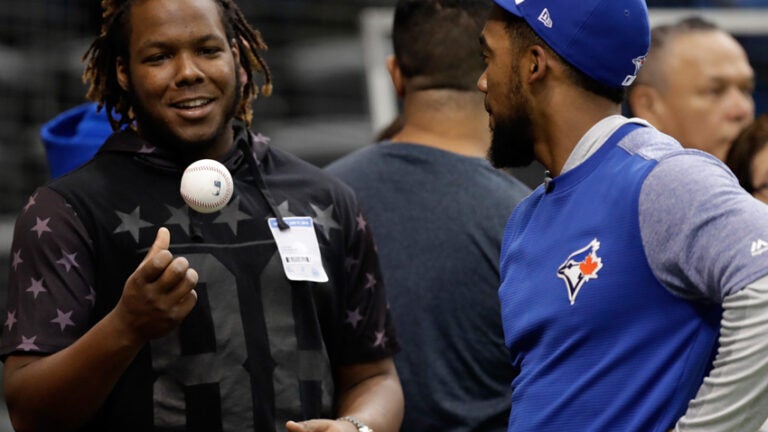 Blue Jays' Vladimir Guerrero Jr. out three weeks with injury